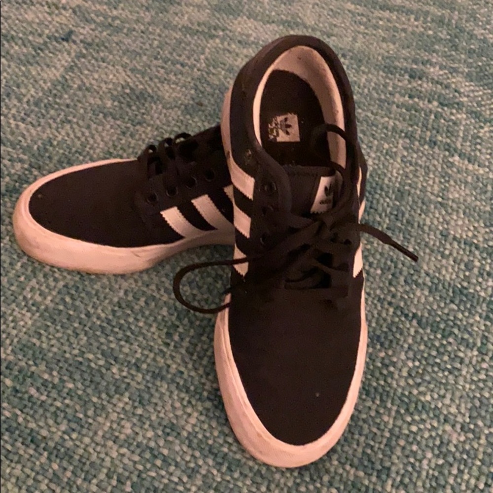 Adidas Sneakers 👟